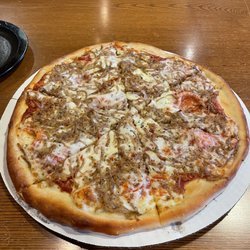 A freshly baked Lyon's Den pizza